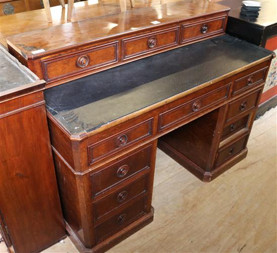 Victorian mahogany pedestal desk (altered)(-)
